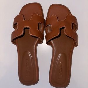 Stratuxx Kaze Womens Flat Sandals Flat Slide Sandals **NEVER WORN**